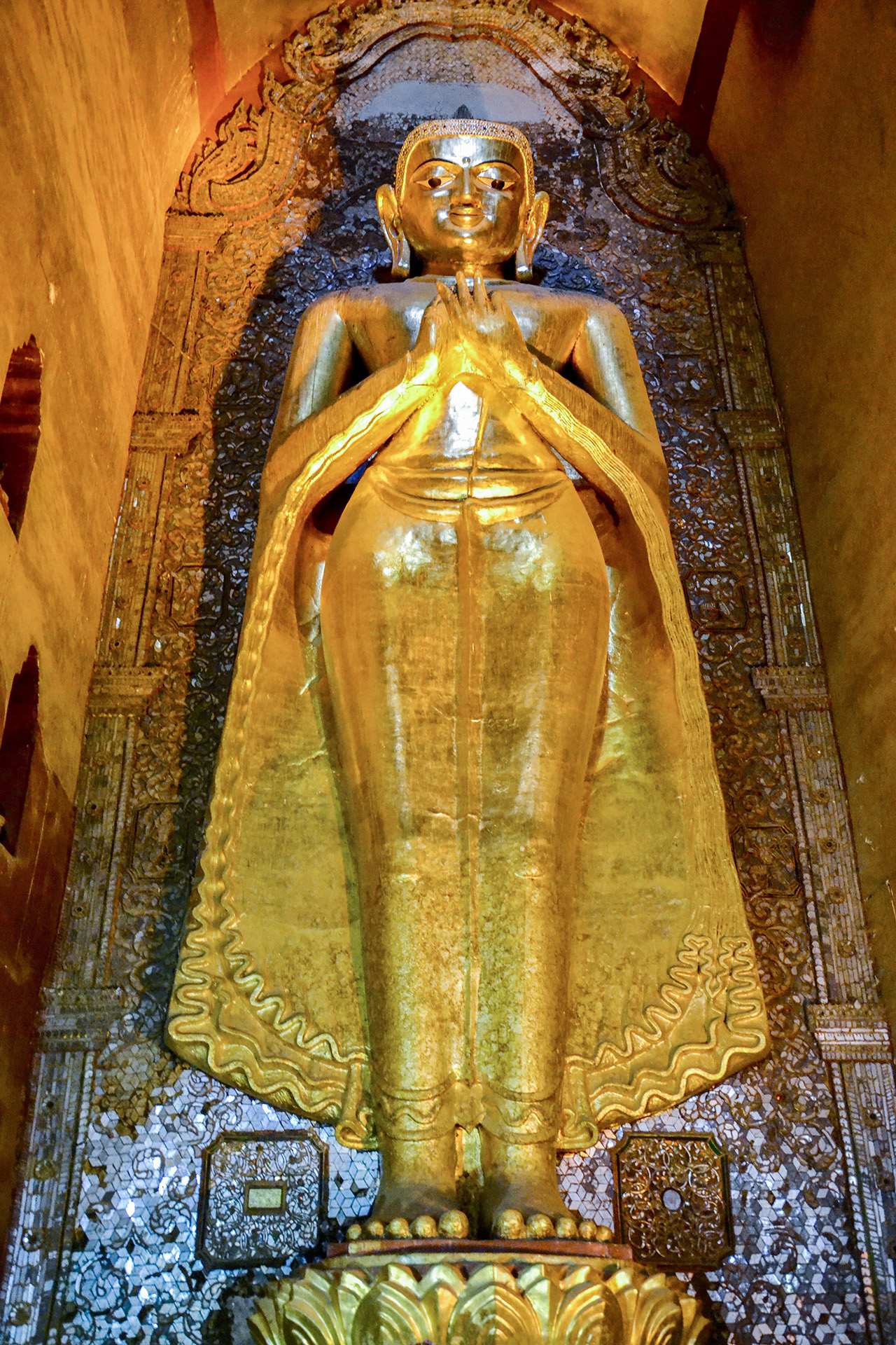 Buddha-stehend-Bagan