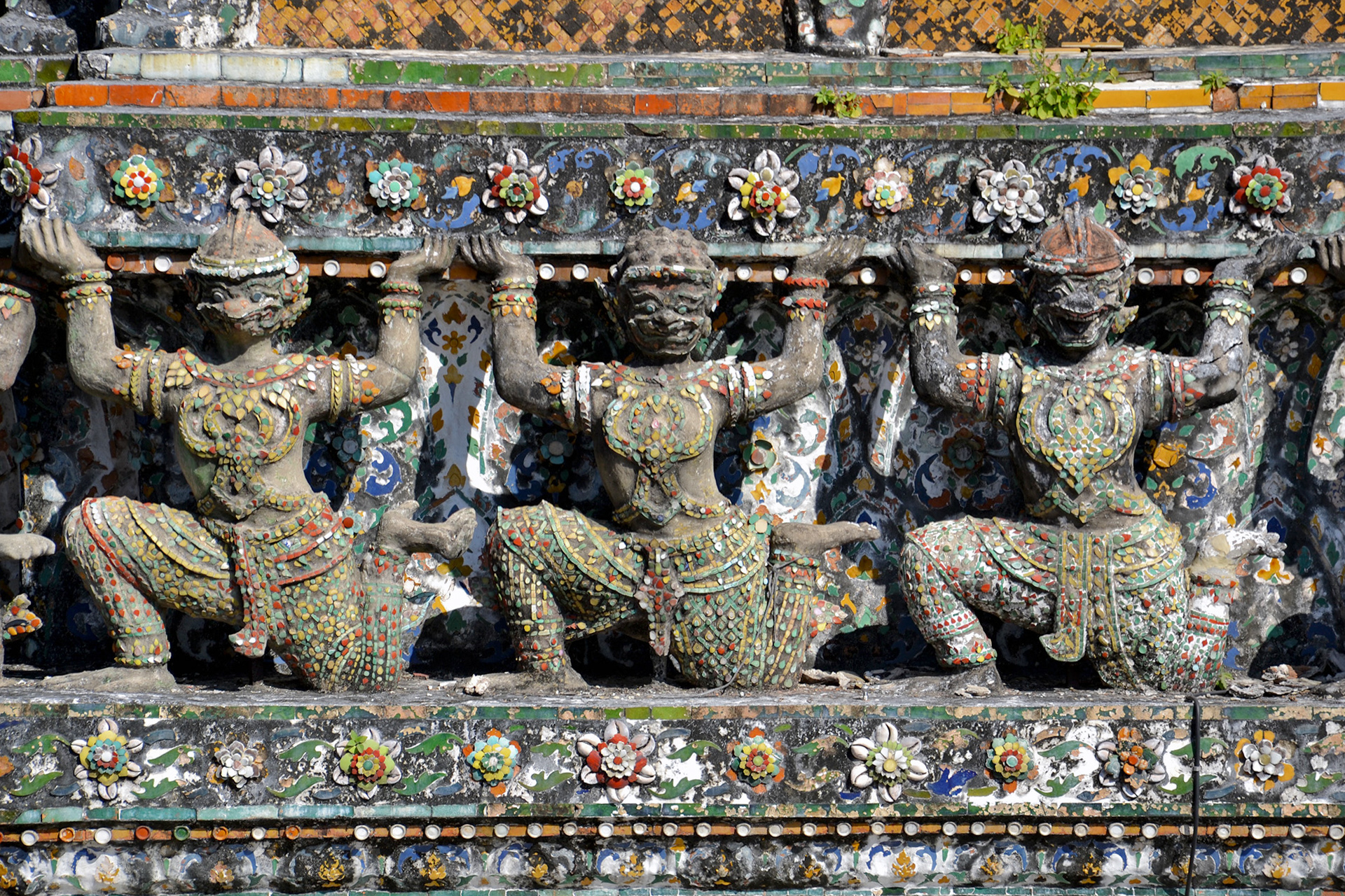 Wat Arun Verzierungen am Tempel